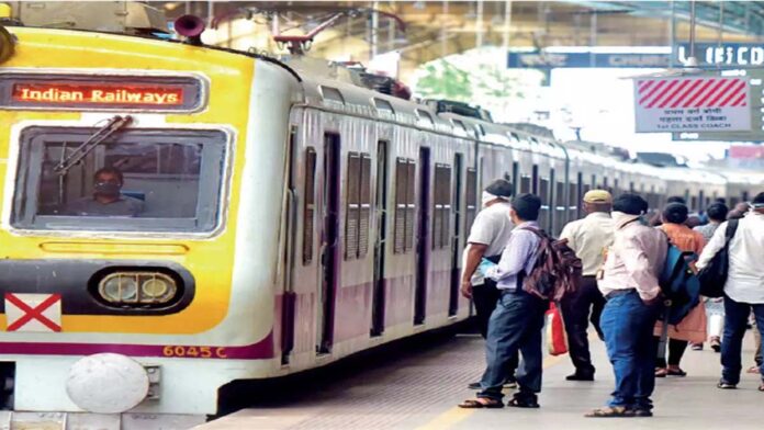 Video: life of a passenger narrowly saved by alert GRP jawan at Mumbai's dockyard road railway station